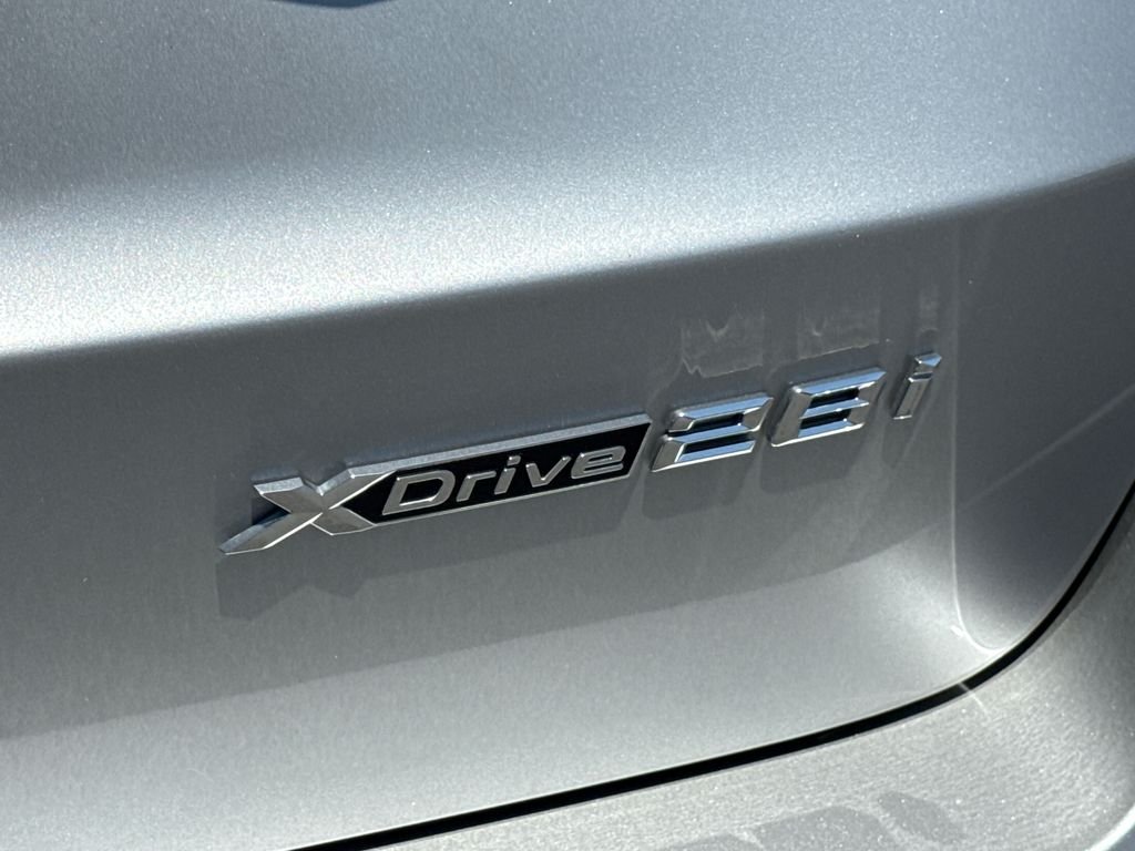 Used 2026 Space Silver Metallic BMW xDrive28i image 9