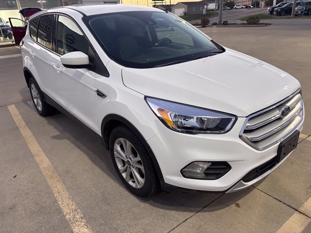 Used 2019 Oxford White Ford SE image 2