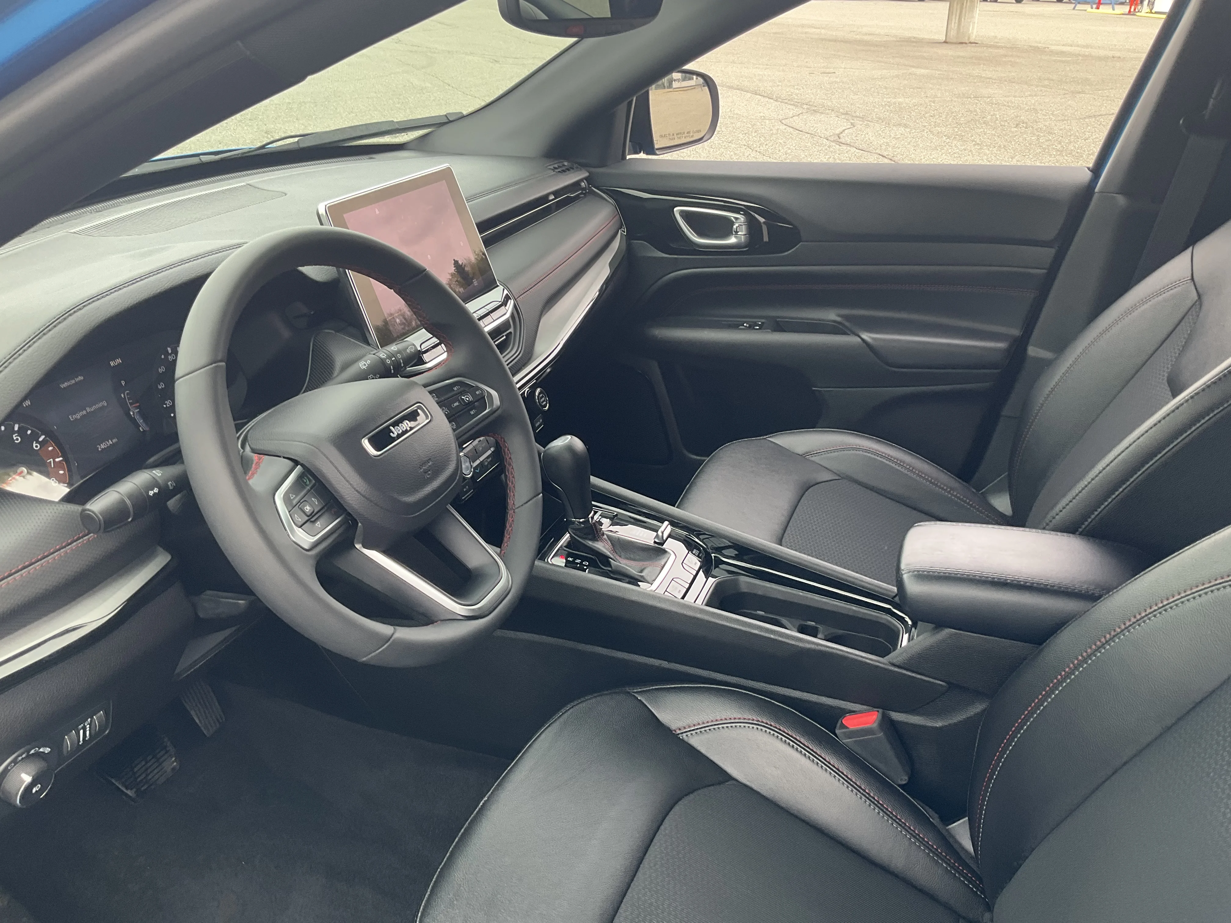 Used 2025 Hydro Blue Pearlcoat Jeep Trailhawk image 5