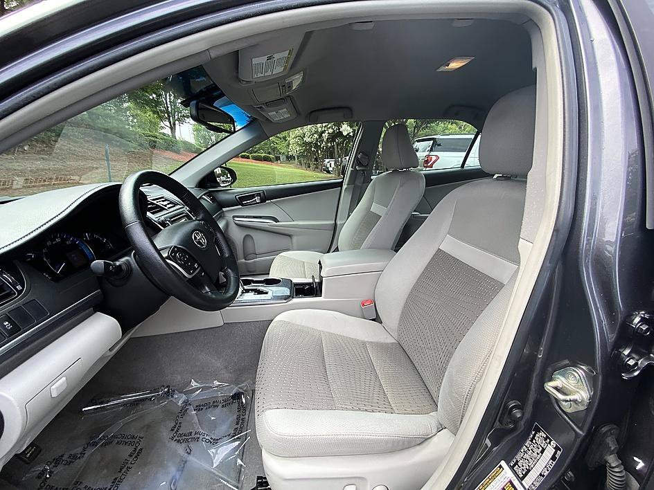 Used 2014 Magnetic Gray Metallic Toyota XLE image 10