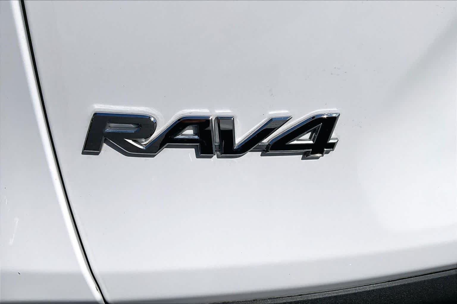 Used 2024 Ice Cap Toyota Hybrid LE image 30