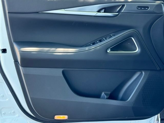 New 2027 RADIANT WHITE INFINITI Luxe FWD image 16