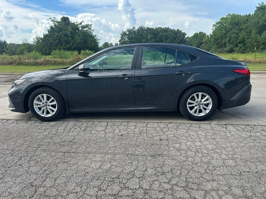 2025 Toyota Camry LE - Photo 8