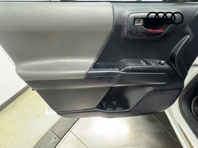 Used 2018 White Toyota SR image 34