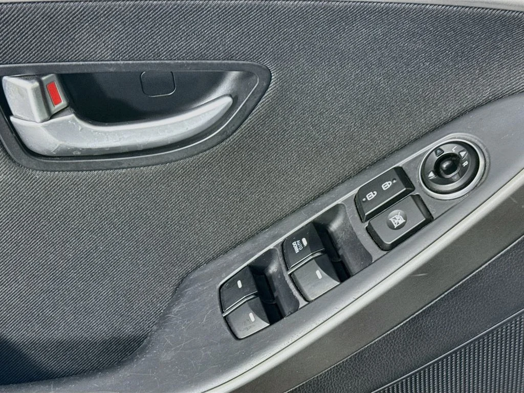 Used 2013 Black Hyundai Base image 19