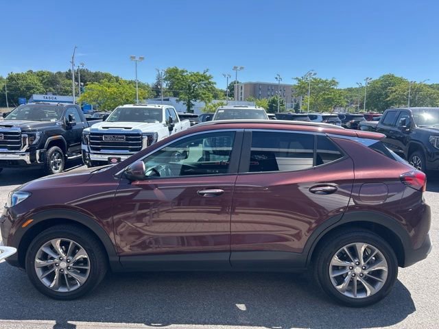 Used 2022 Rosewood Metallic Buick Select image 6