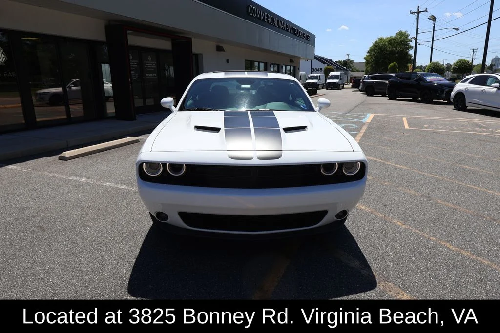 Used 2023 White Dodge SXT image 4