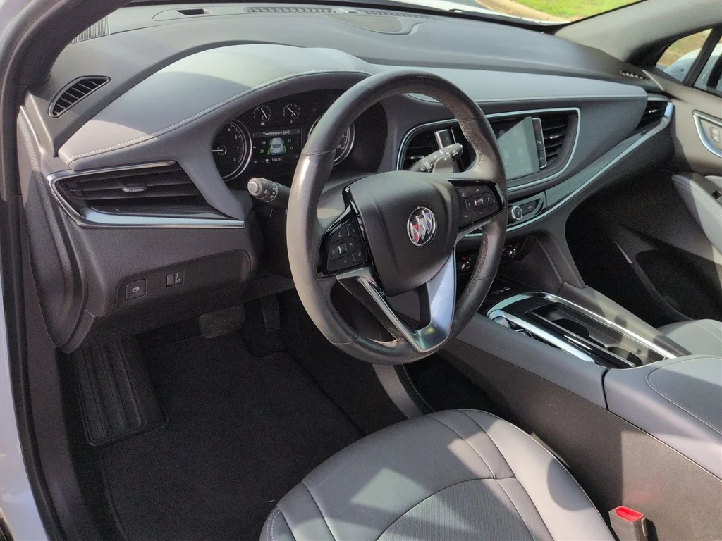 Used 2024 White Frost Tricoat Buick Essence image 10