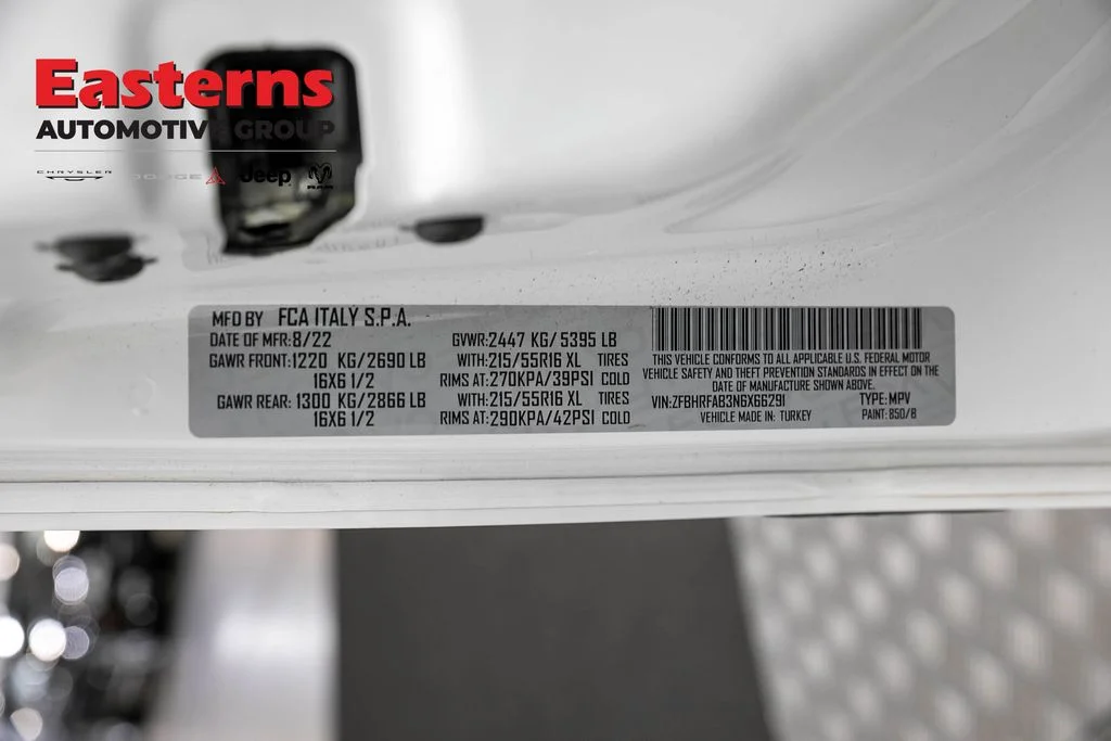 Used 2022 White Ram Base image 33