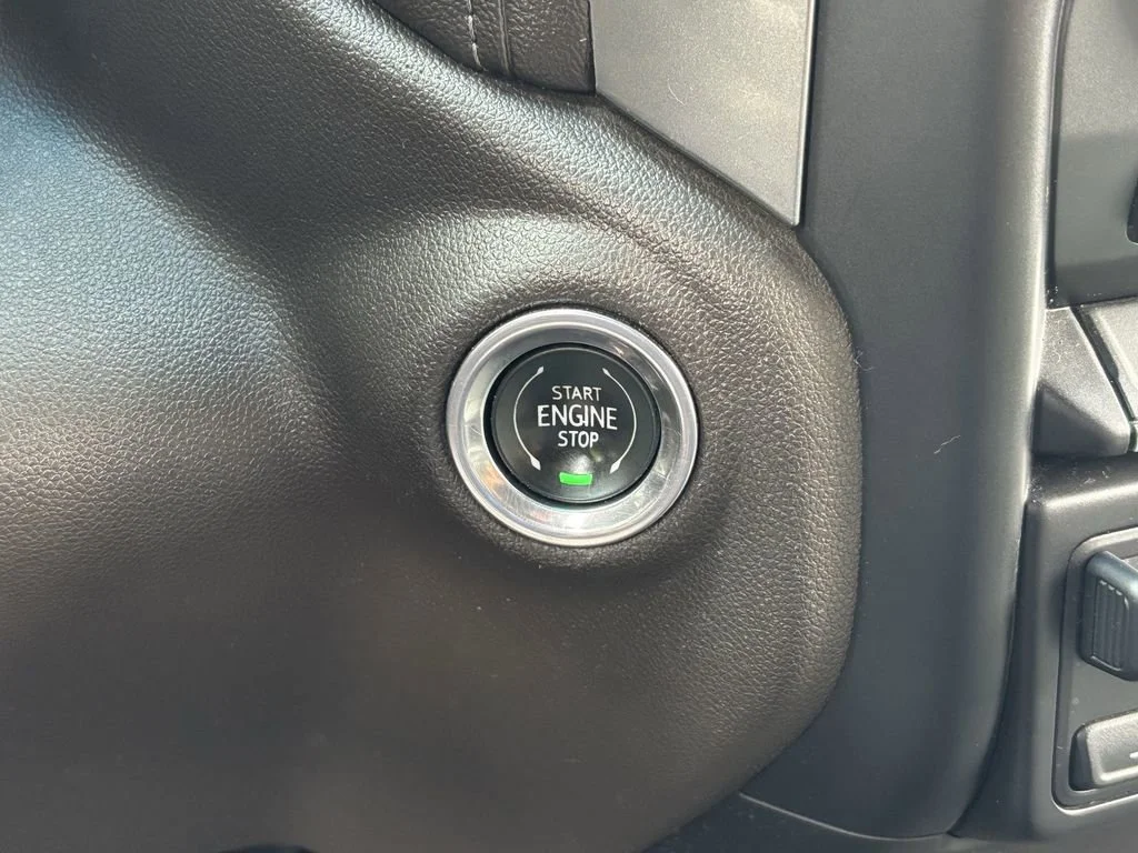 Used 2020 SUMMIT WHITE Chevrolet LT image 33