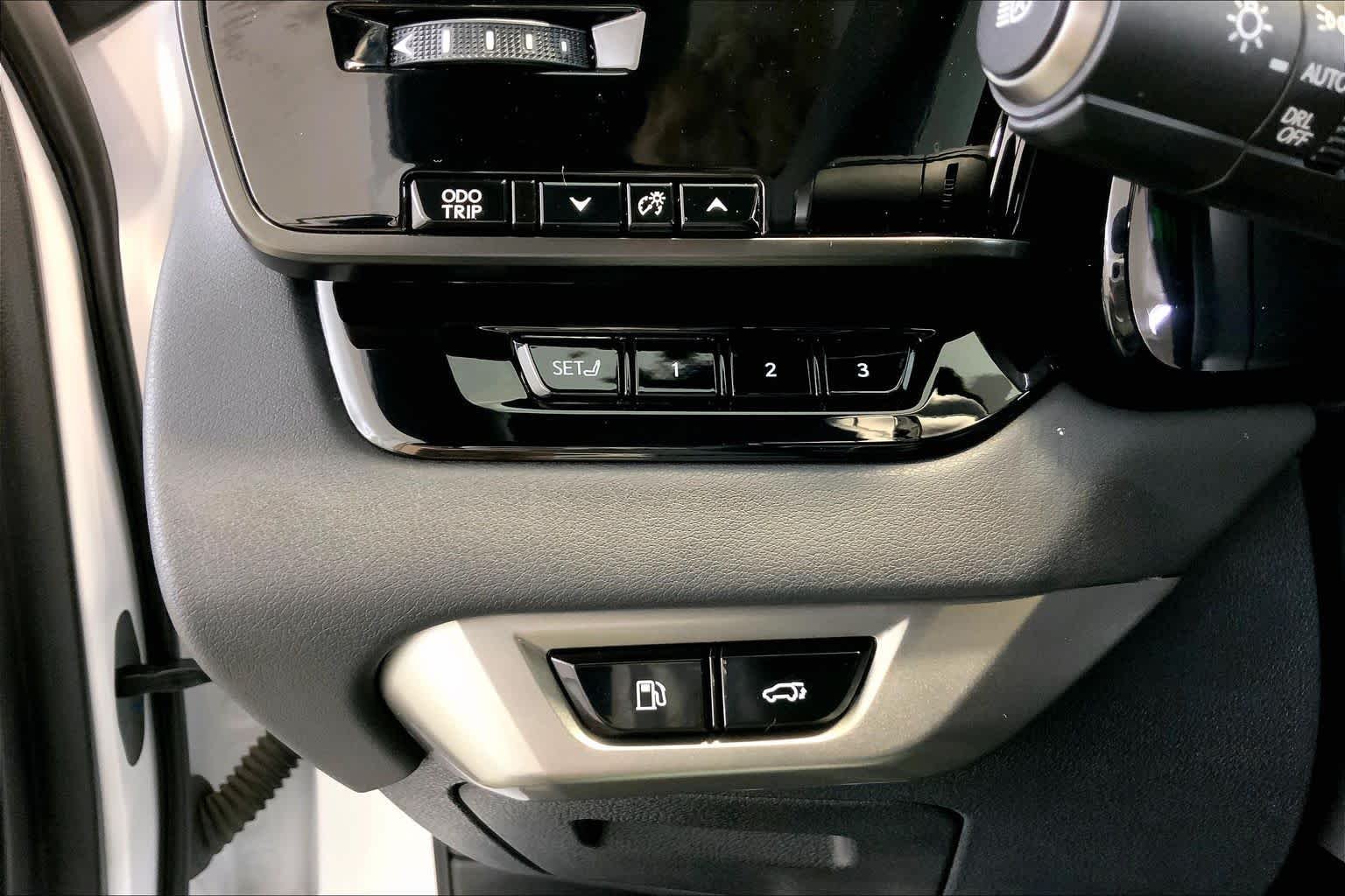 Used 2023 Ultra White Lexus F SPORT Handling image 34