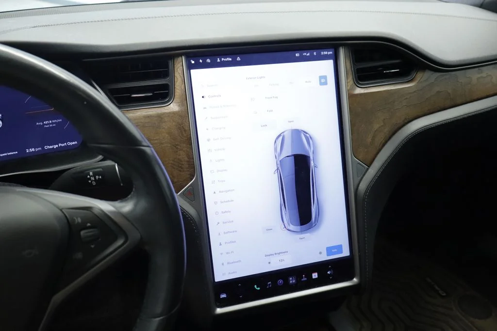 Used 2020  Tesla Long Range image 19