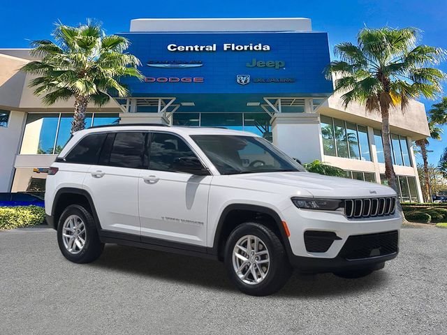 New 2026 Bright White Clear-Coat Exterior Paint Jeep Laredo X image 2