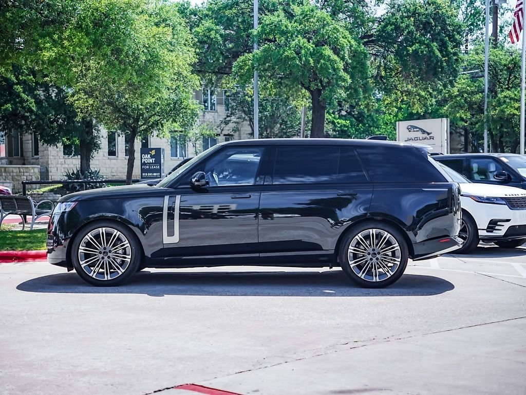 New 2026 Santorini Black Land Rover SE image 4