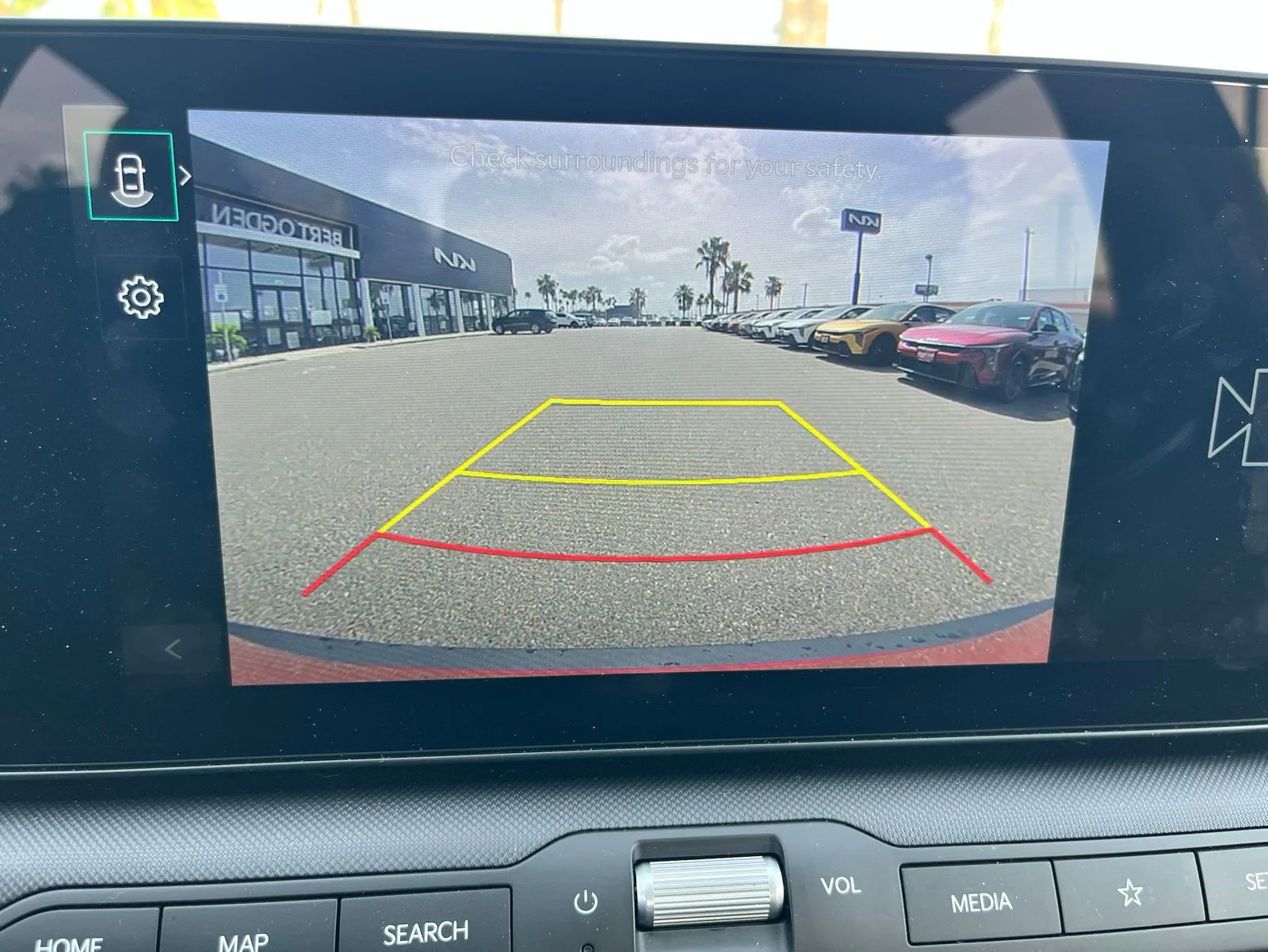 Used 2025 Red Kia LXS image 9