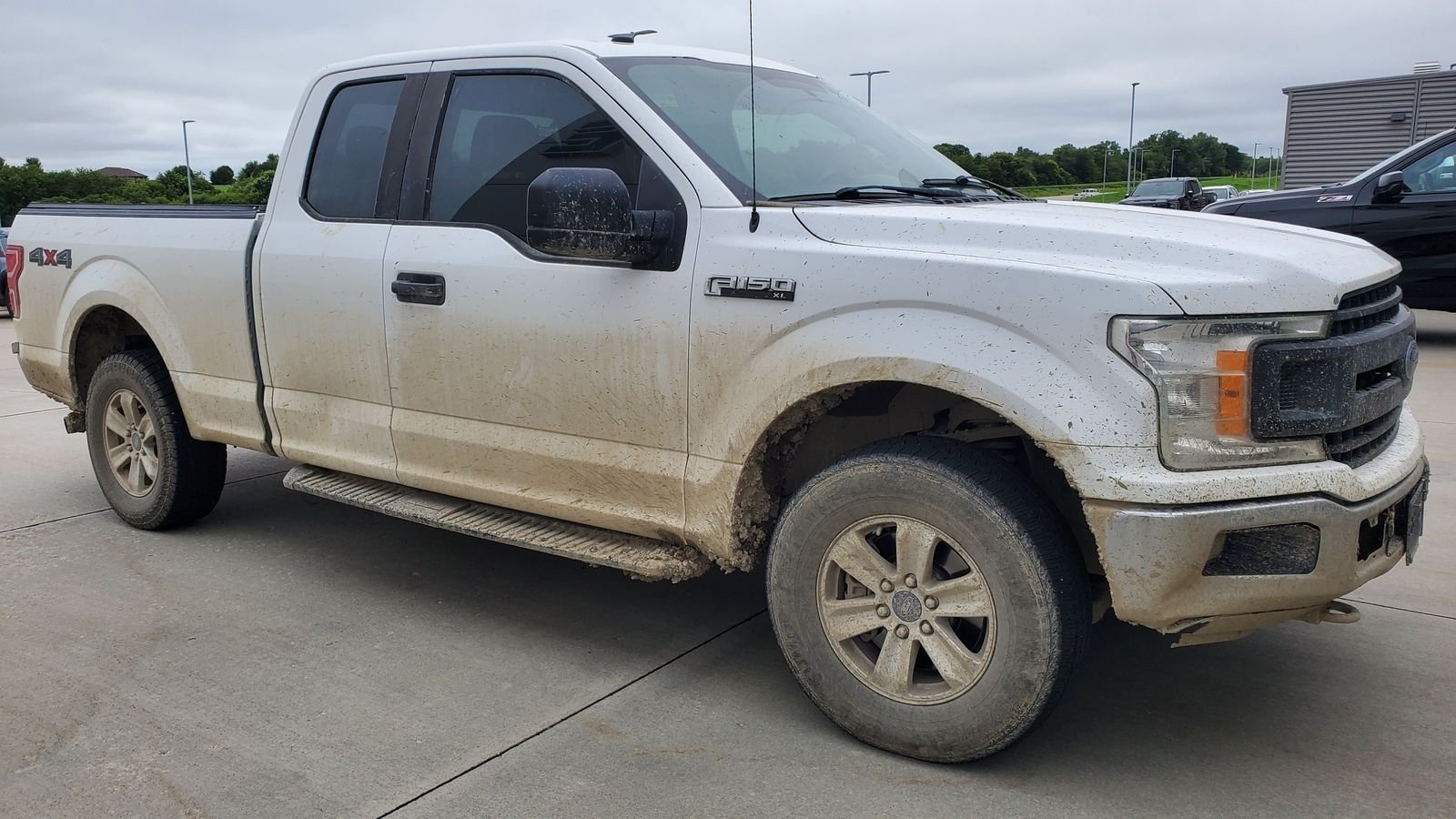 Used 2018 White Ford XL image 2