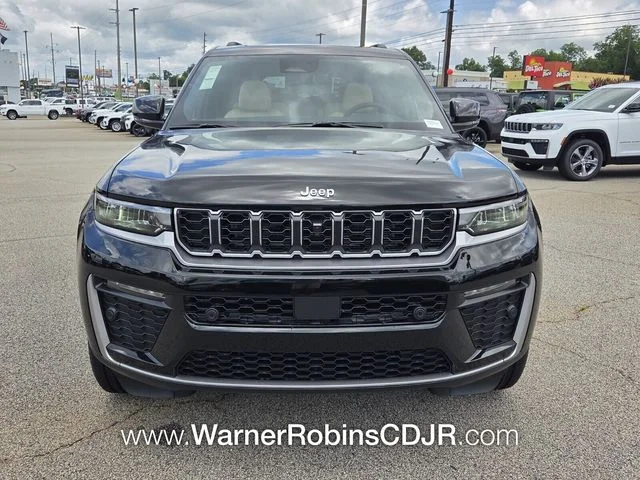 New 2026 Diamond Black Crystal Pearl-Coat Exterior Paint Jeep Limited image 2