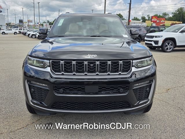 New 2026 Diamond Black Crystal Pearl-Coat Exterior Paint Jeep Limited image 2