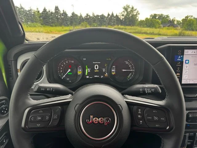Certified Used 2025  Jeep Sport S 4xe image 22