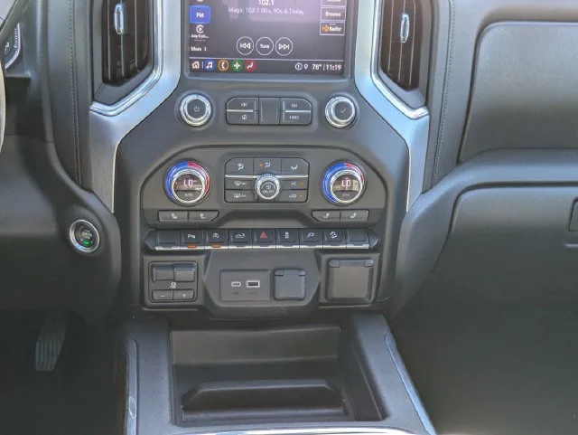 Used 2021 Silver GMC Elevation image 19