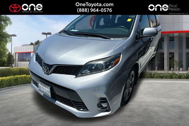 2018 Toyota Sienna SE V6 8-Passenger's photo