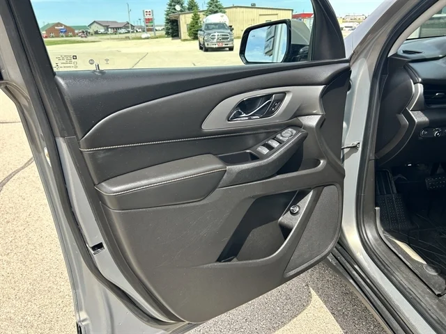 Used 2018 Brown CHEVROLET LT Cloth image 22
