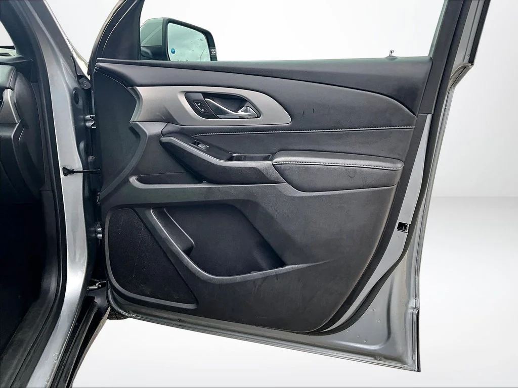 Used 2023 Gray Chevrolet LT image 25