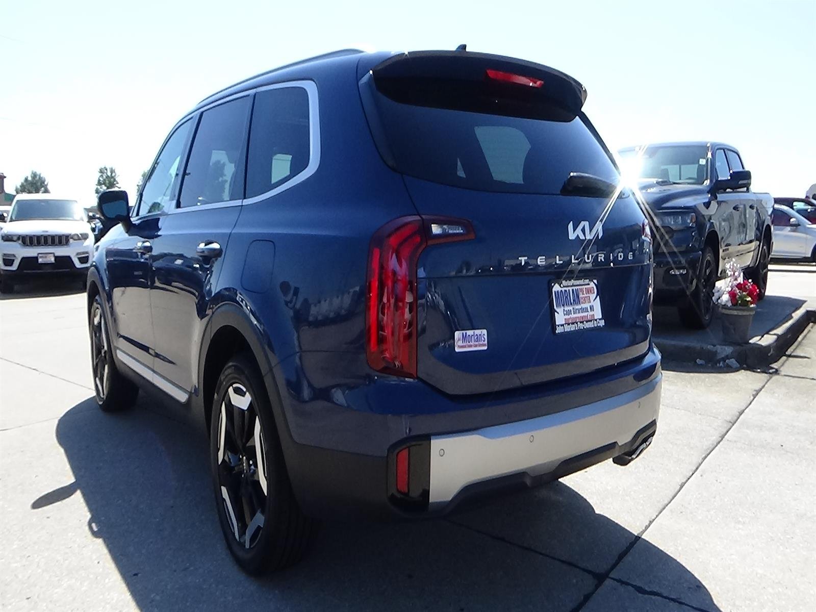 Used 2025 Midnight Lake Blue (mlb) Kia S image 9