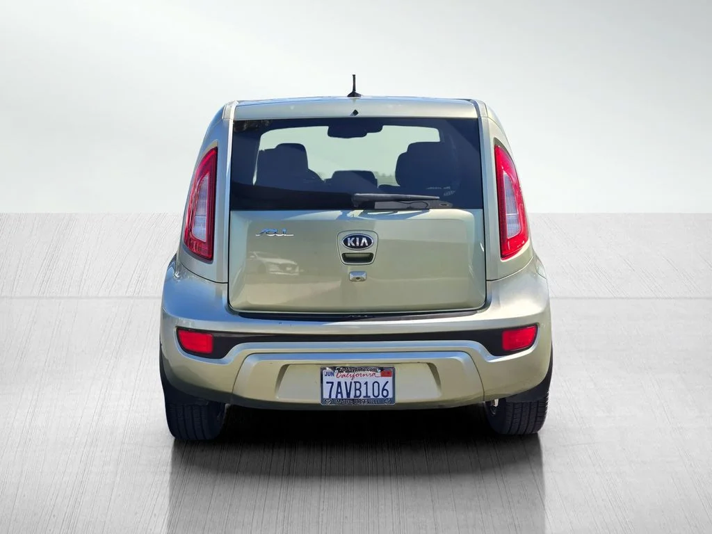Used 2013 Green Kia Exclaim image 5