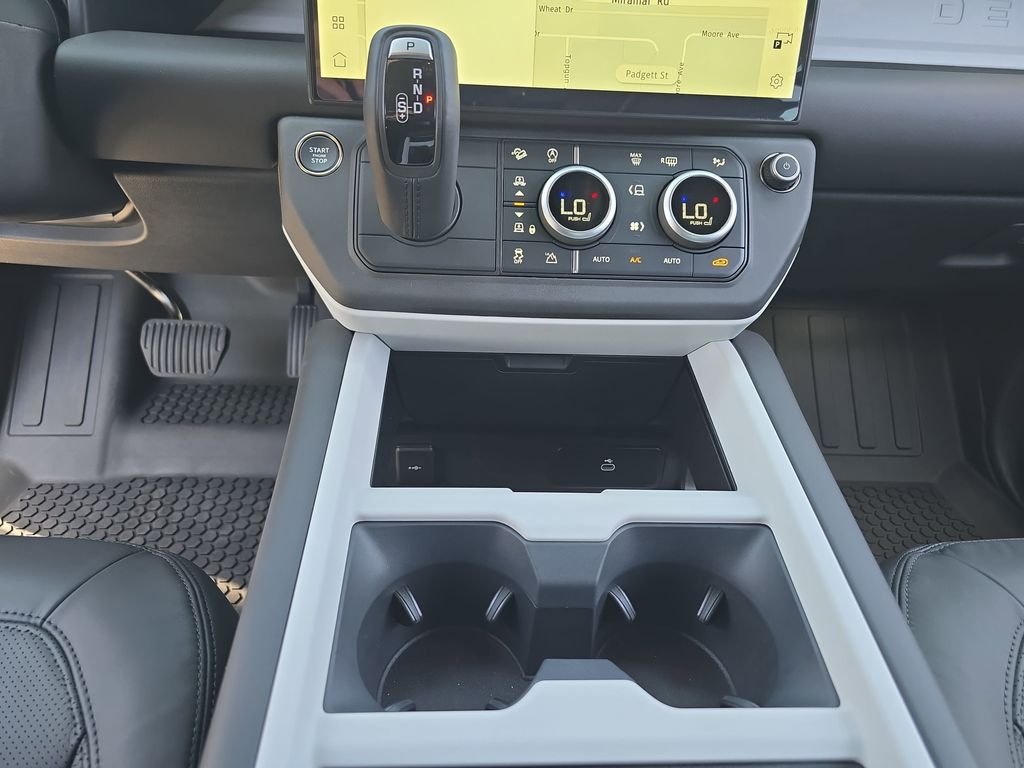 New 2026 Santorini Black Land Rover X-Dynamic SE image 25