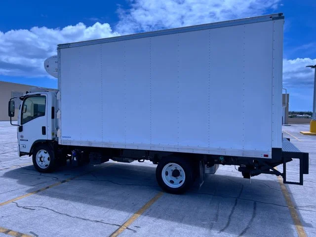 New 2025 White ISUZU 16ft Thermo King w/2500lb Lift, 19,500lb GVWR image 3