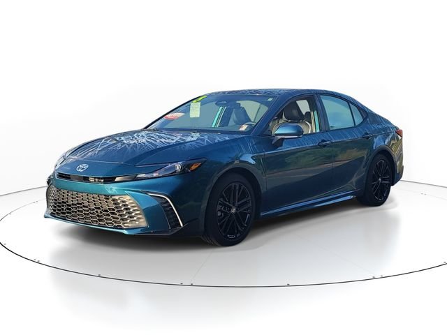 Used 2025  Toyota SE image 2