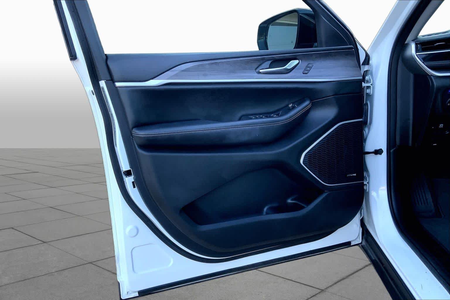 Used 2022 Bright White Clearcoat Jeep  image 21