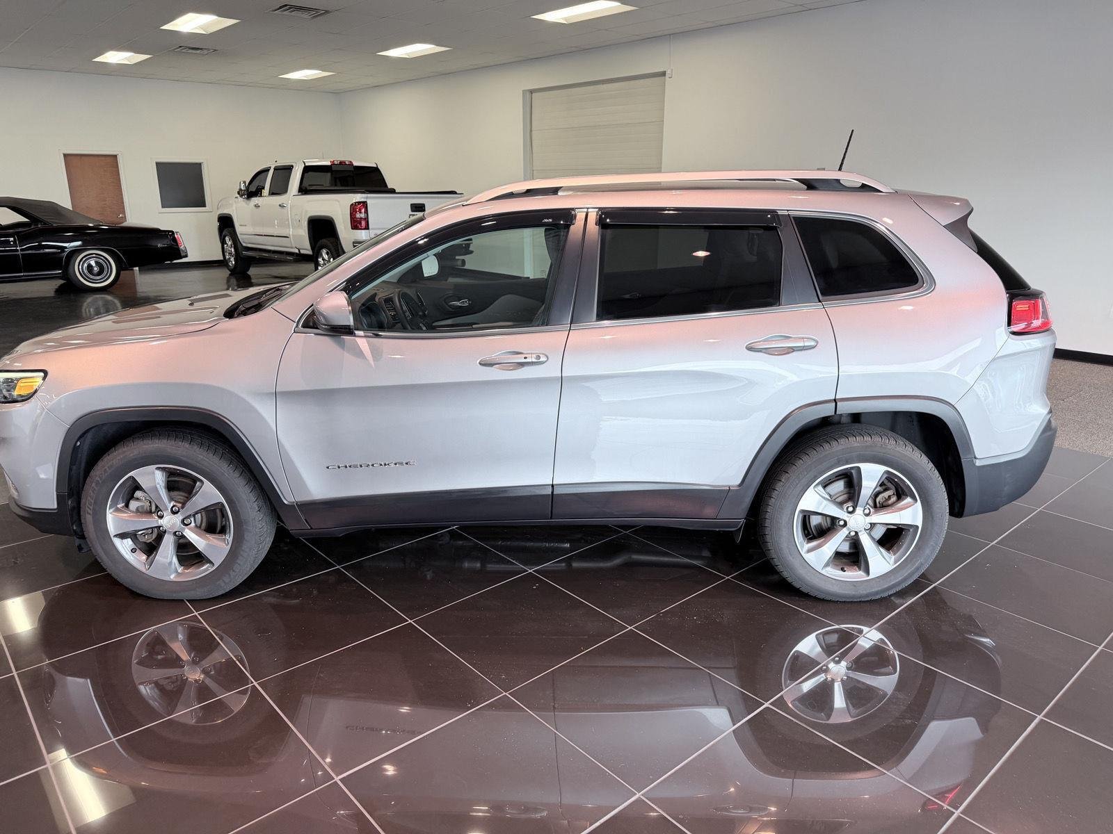 Used 2019 Billet Silver Metallic Clearcoat Jeep Limited image 14