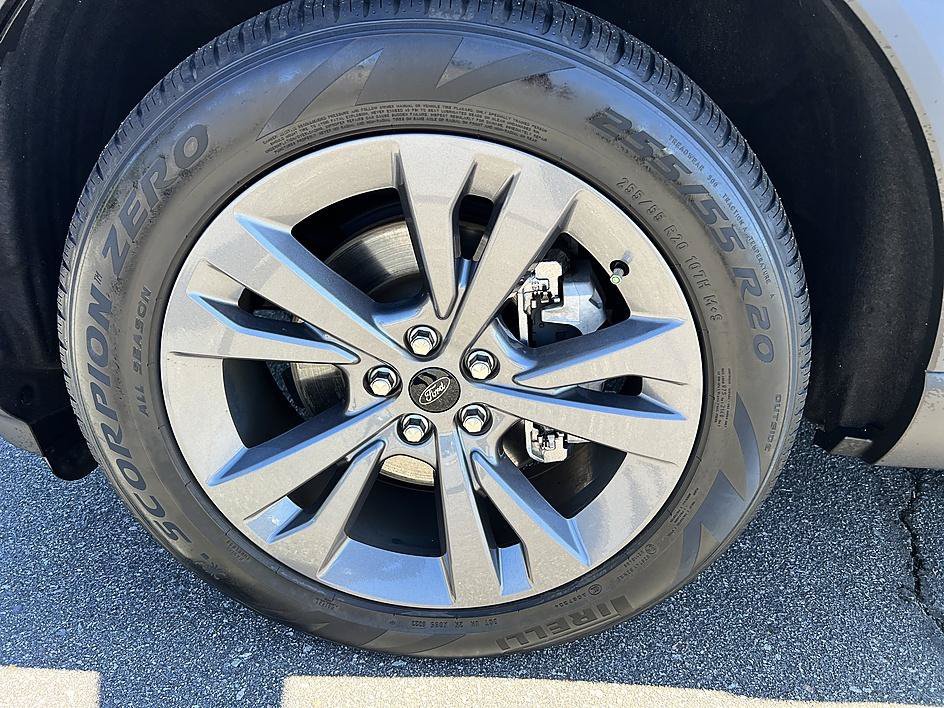 Used 2023 White Metallic Ford XLT image 9