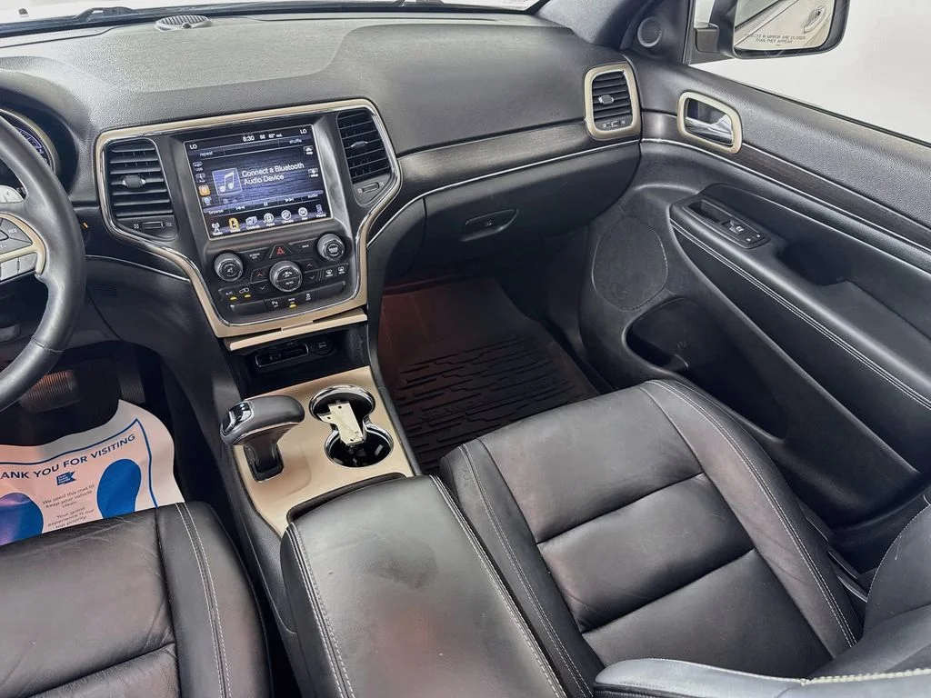 Used 2014 Bright White Clearcoat Jeep Limited image 28