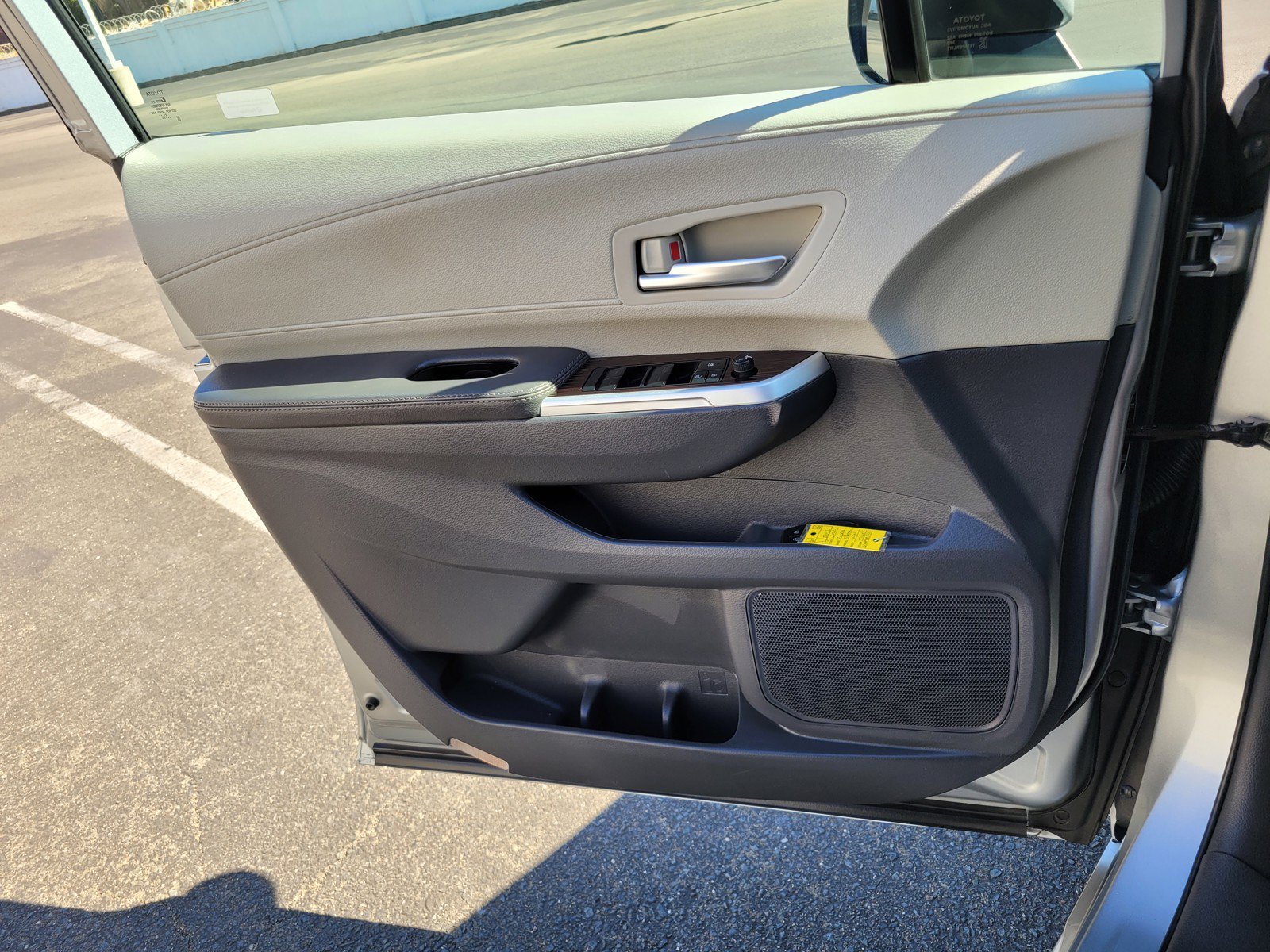 Used 2022 Silver Toyota XLE image 27