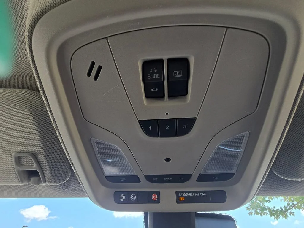 Used 2014 White Diamond Tricoat Chevrolet LT image 39