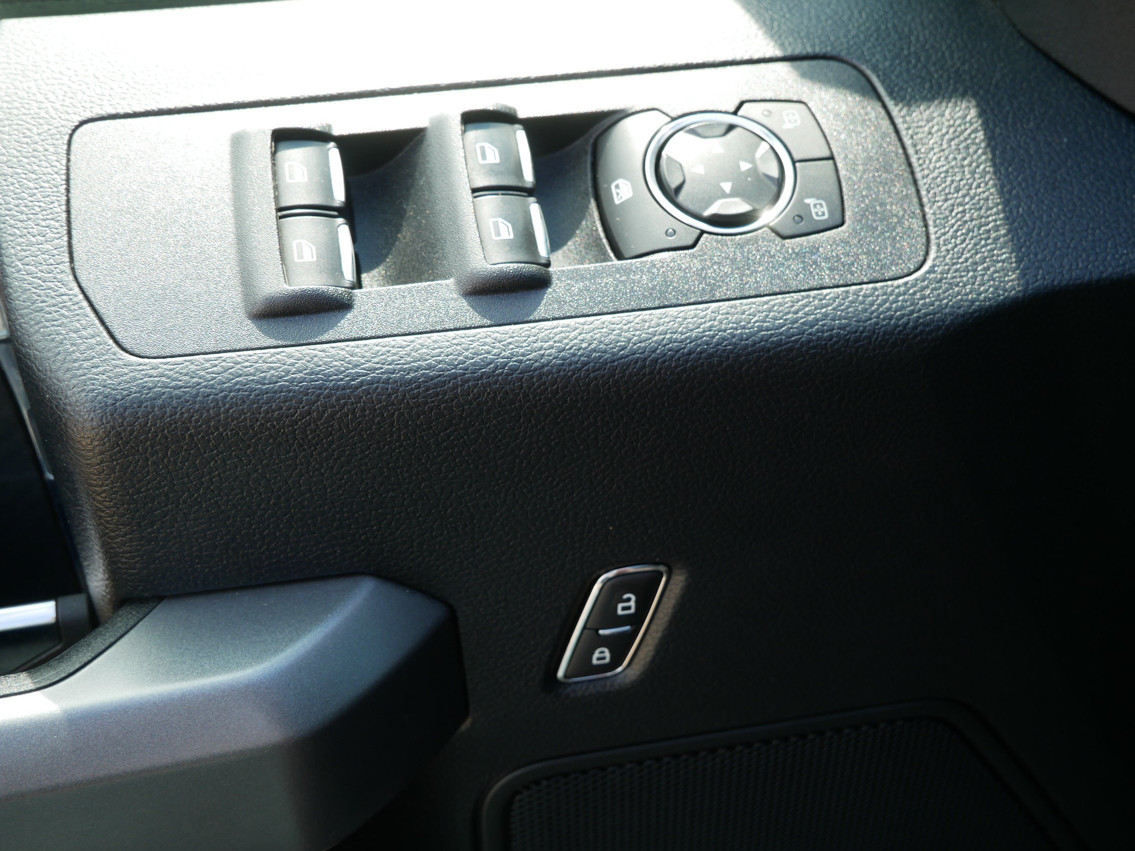 Used 2018 Gray Ford XLT image 18
