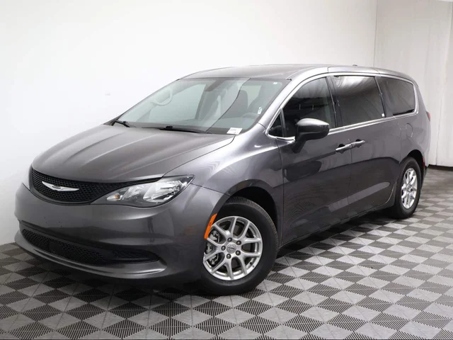 2022 Chrysler Voyager LX