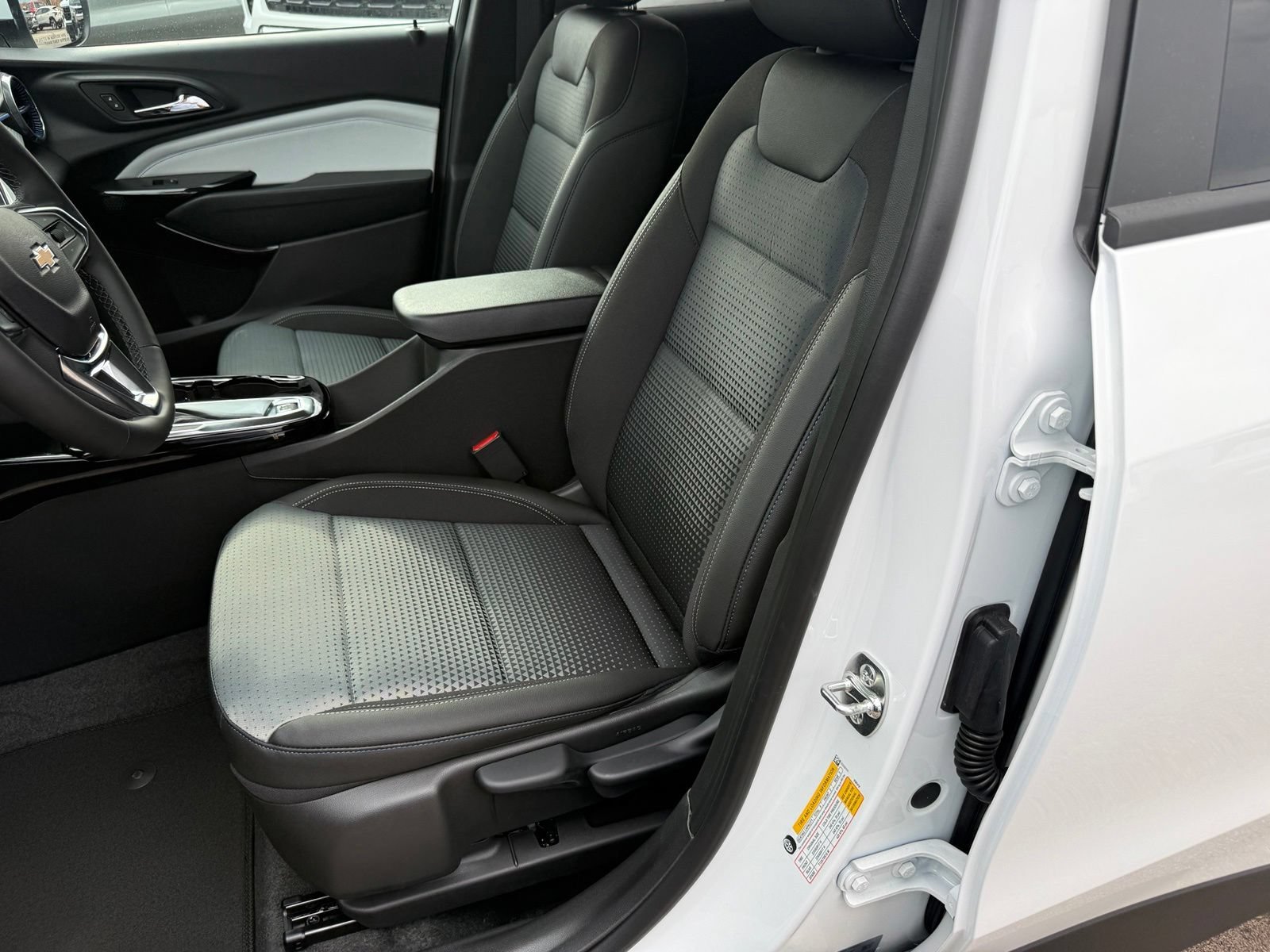 New 2026 Summit White Chevrolet LT image 30