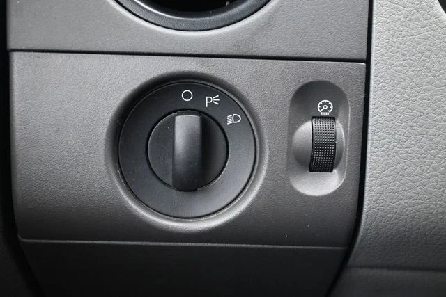 Used 2007 White Ford  image 20