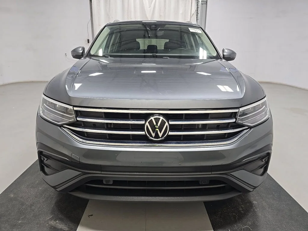 Used 2023 Platinum Gray Metallic Volkswagen 2.0T SE image 3