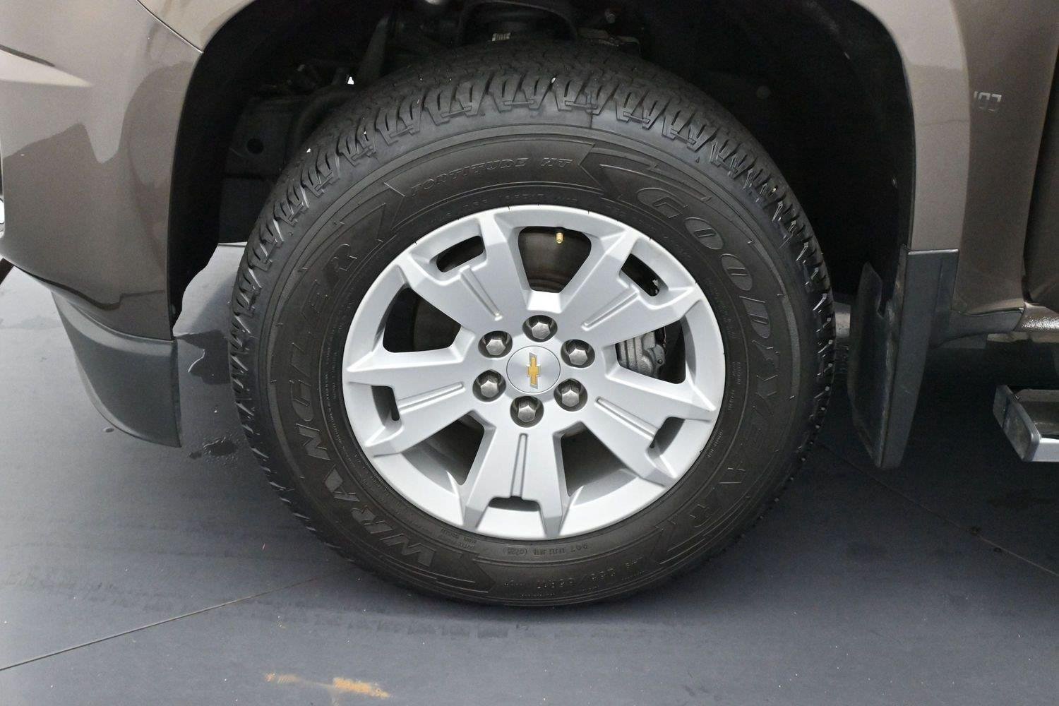 Used 2015 Brownstone Metallic Chevrolet 4WD LT image 41