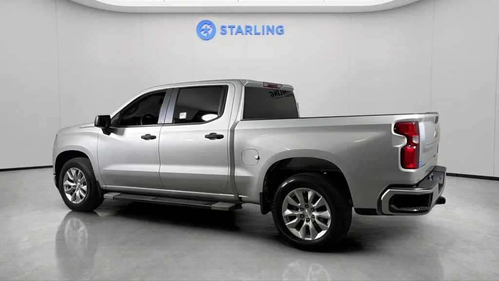 Used 2022 Silver Ice Metallic Chevrolet Custom image 5