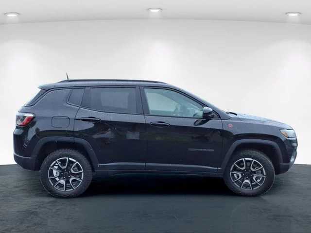Used 2025 Black Jeep Trailhawk image 7