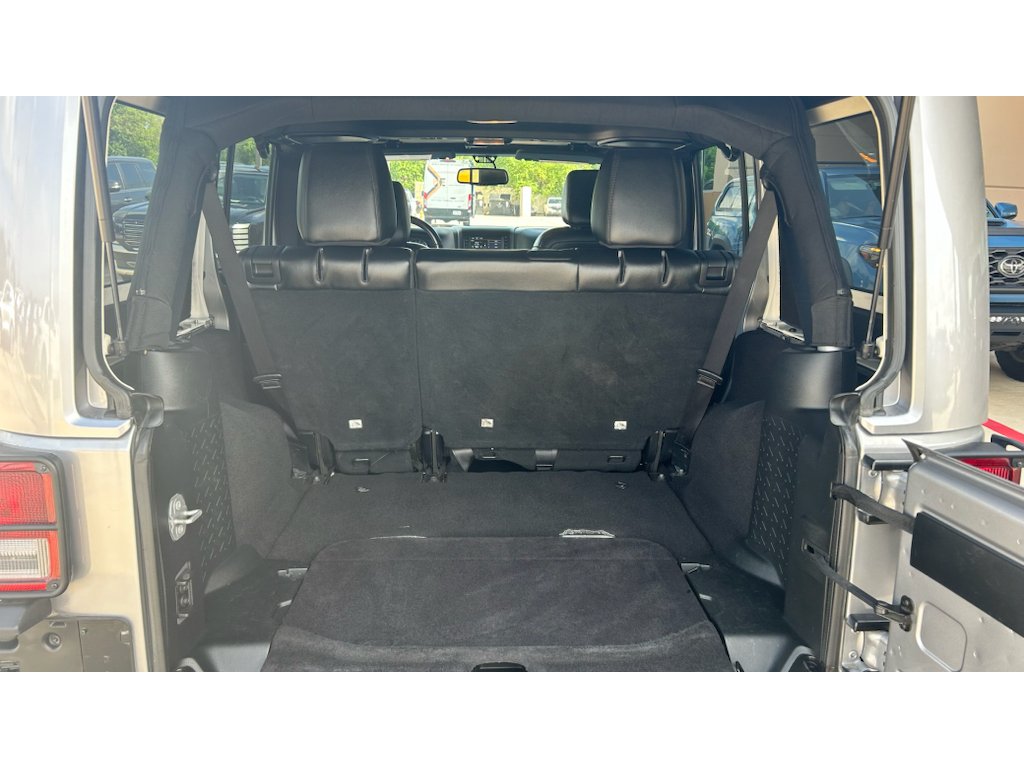 Used 2017 Silver Jeep Unlimited Sahara image 22