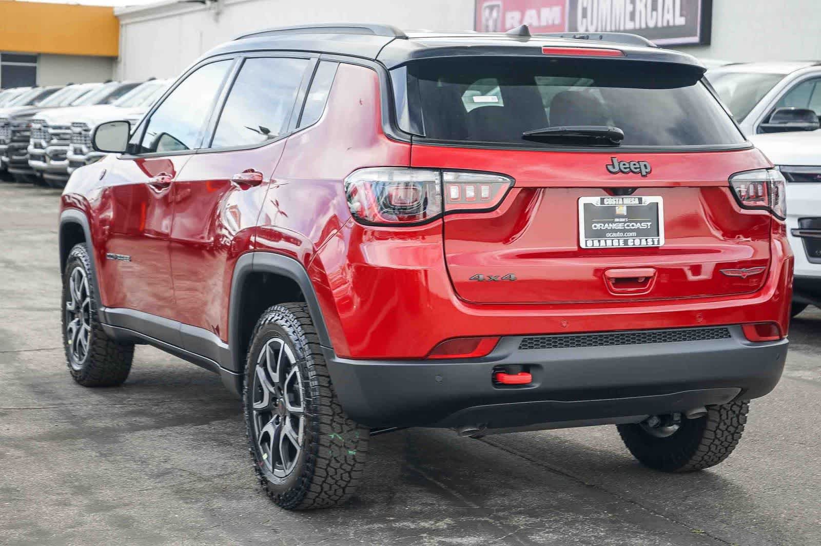 New 2026 Red Hot Pearl-Coat Exterior Paint Jeep Trailhawk image 6