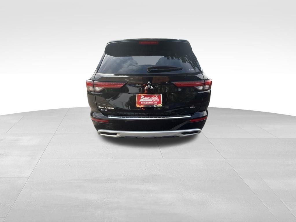 Used 2024 Gray Mitsubishi SEL Platinum Edition image 4
