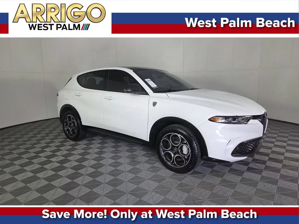 Used 2025 Milano White Alfa Romeo Base image 1